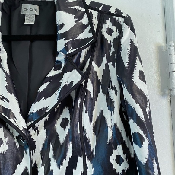 Chico's Black & White Ikat Print Blazer Single Breasted Pockets Chico’s Size 1. - Picture 9 of 10